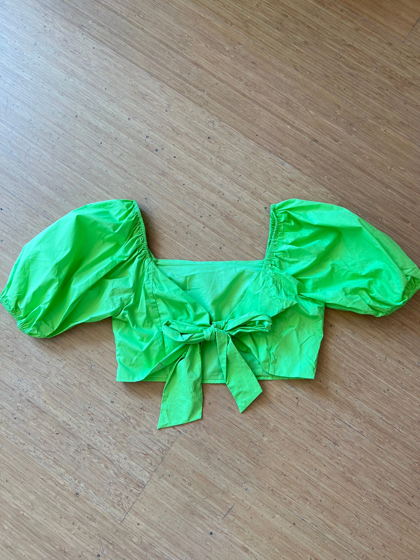 BOW BACK LIME TOP