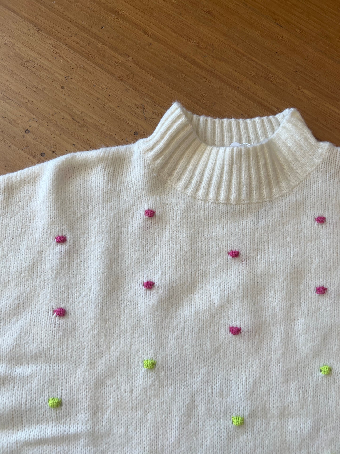 NOVIE POM POM SWEATER